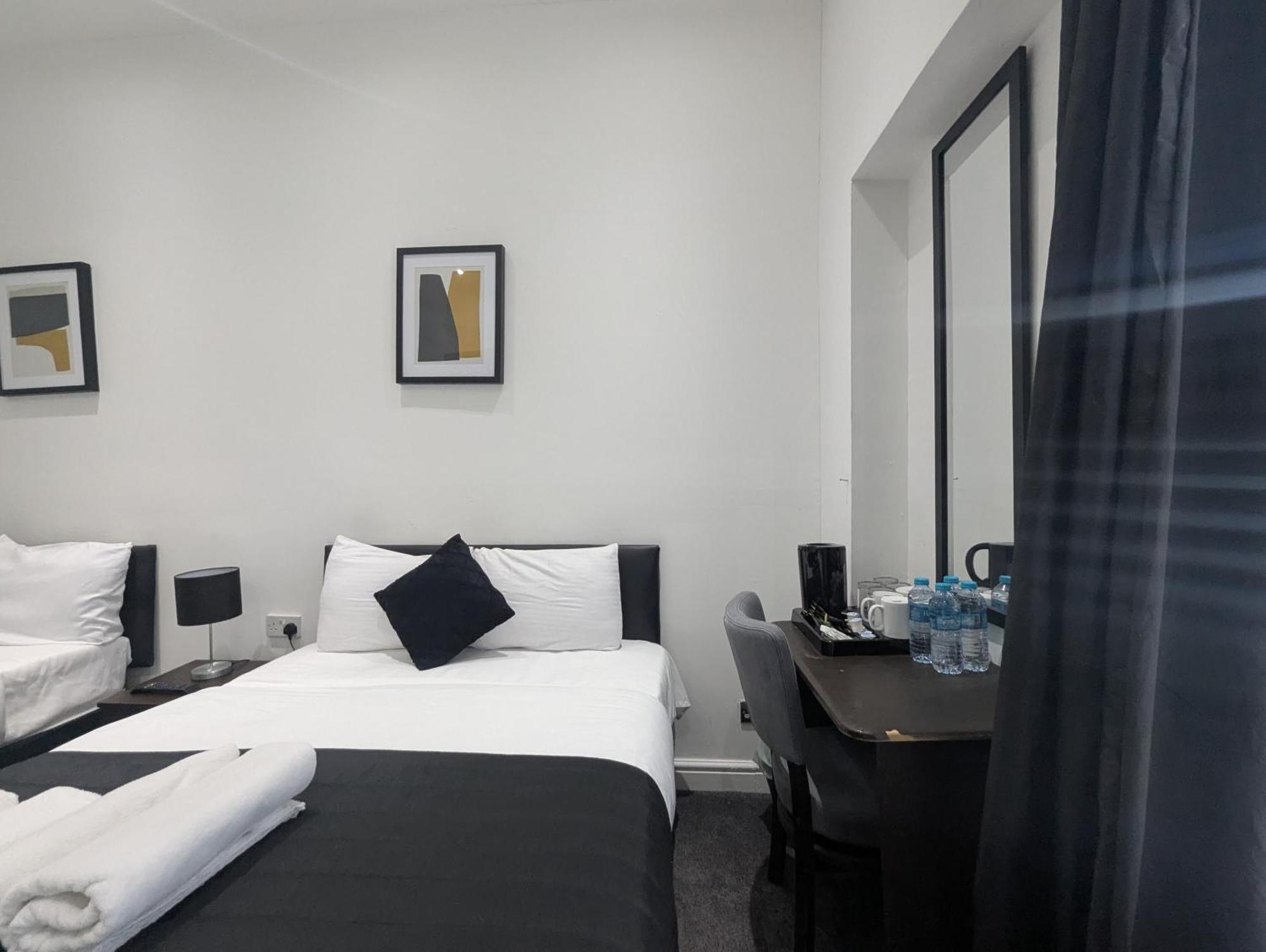 Oyo Firs Lodge London Heathrow Hounslow Buitenkant foto