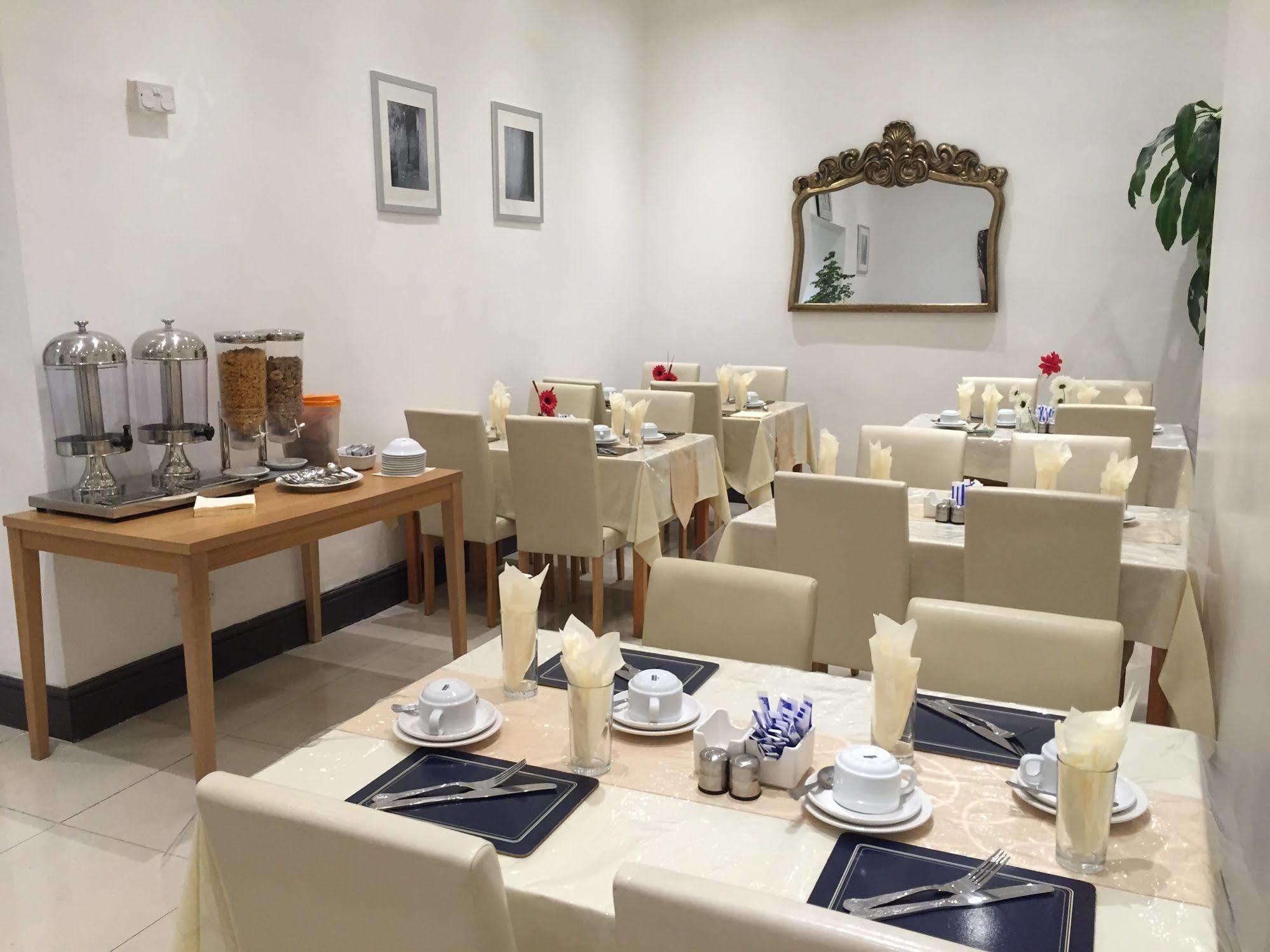 Oyo Firs Lodge London Heathrow Hounslow Buitenkant foto