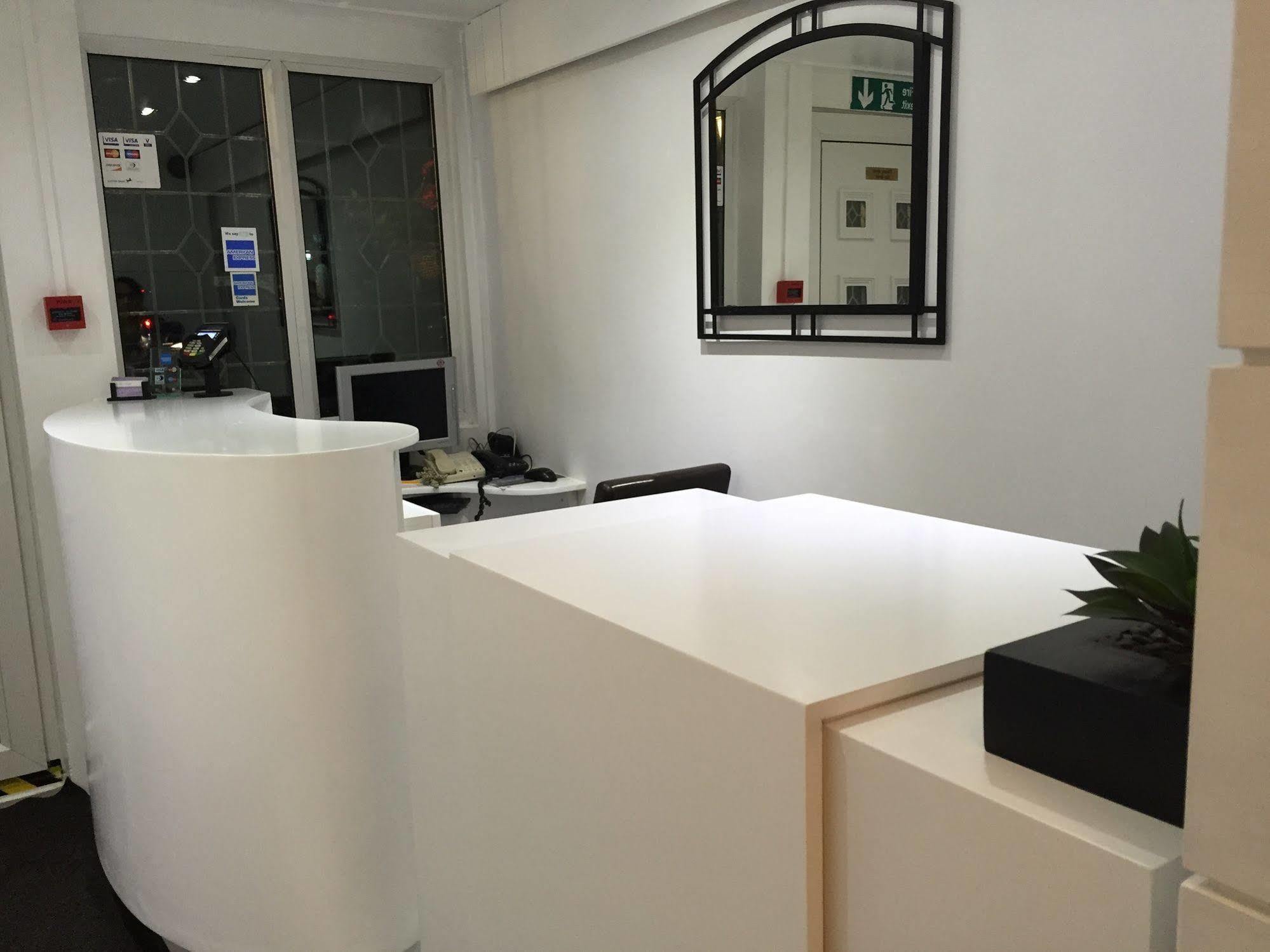 Oyo Firs Lodge London Heathrow Hounslow Buitenkant foto